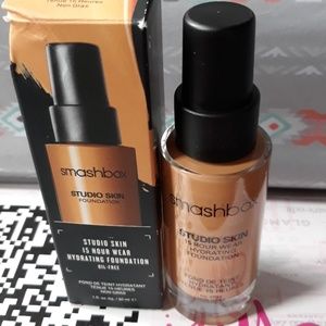 Smashbox  Studio skin 15 Hour wear new authentic